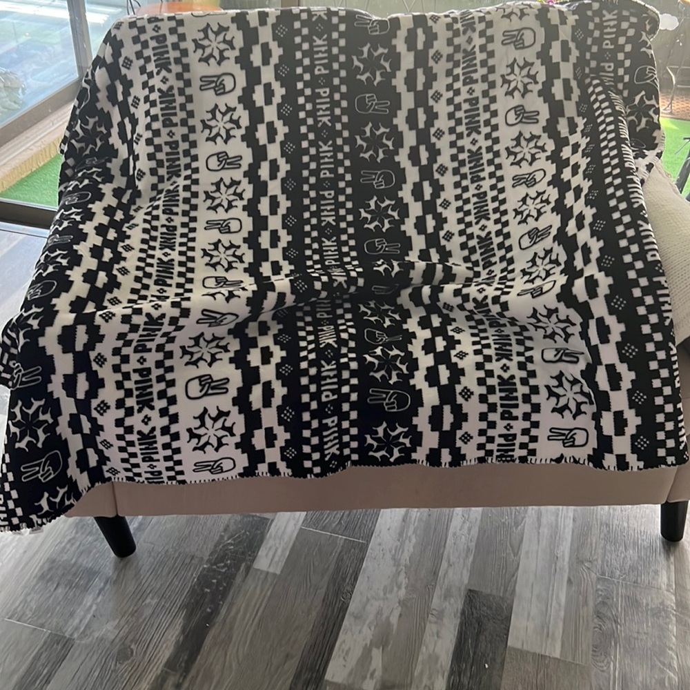 VS  Pink brand new Sherpa blanket black and white designs